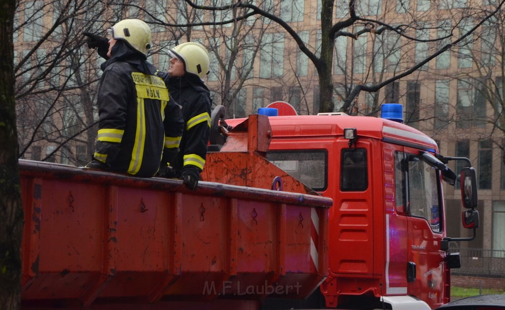 Feuer 2 Dachwohnung Koeln Severinswall Bayenstr P217.JPG